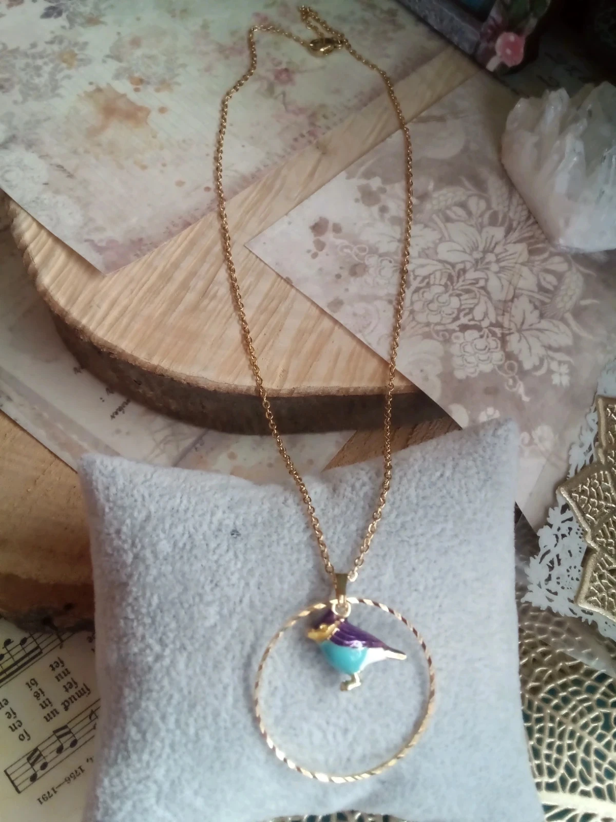 Collier oiseau violet et turquoise/ cercle doré – photo 2